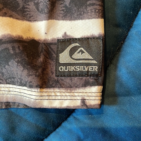 2/$20 EUC QUIKSILVER MEN’s Large boardshorts - Picture 2 of 6